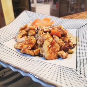 23. POLLO CON ALMENDRAS