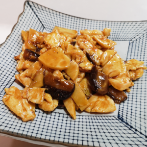 26. POLLO CON SETAS Y BAMBÚ